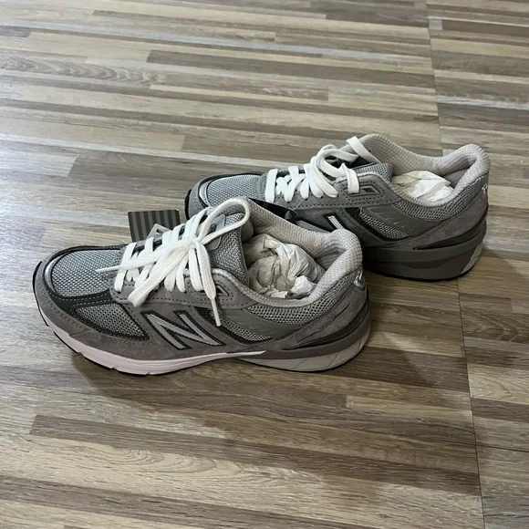 New Balance: 990v5 Grey Castlerock🪨 - Picture 3 of 4